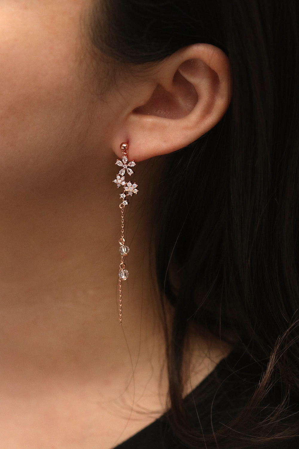 Flower dew dangle earrings